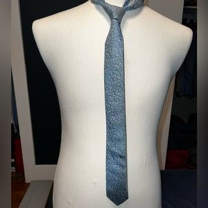 Express floral print tie.